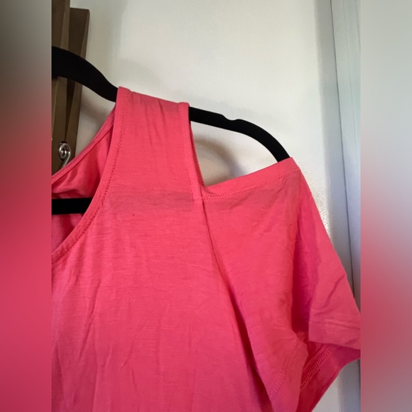 Jones New York Women’s Open/Cold Shoulder Coral Blouse/Top Size Medium NWT - Picture 3 of 4